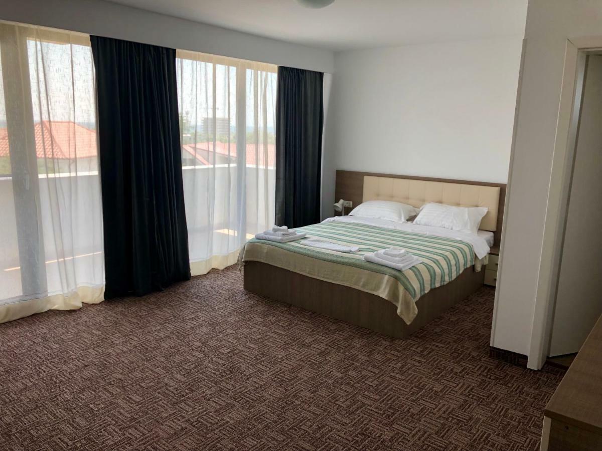 M13 Apartments Нэводари Экстерьер фото